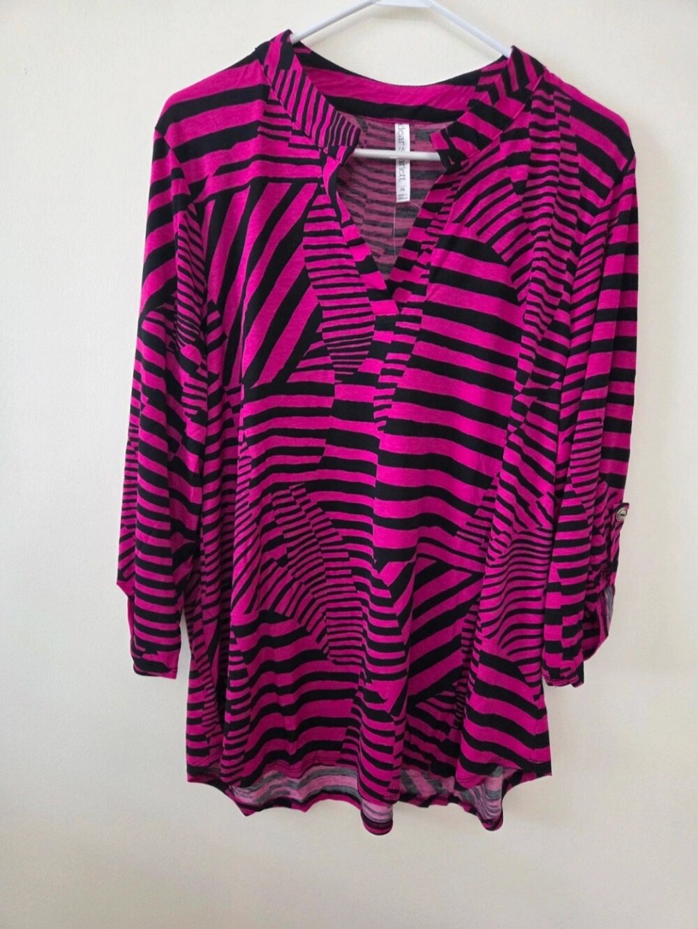 Dear Scarlett Women’s V-Neck Tunic Top XL Pink and Black Printed